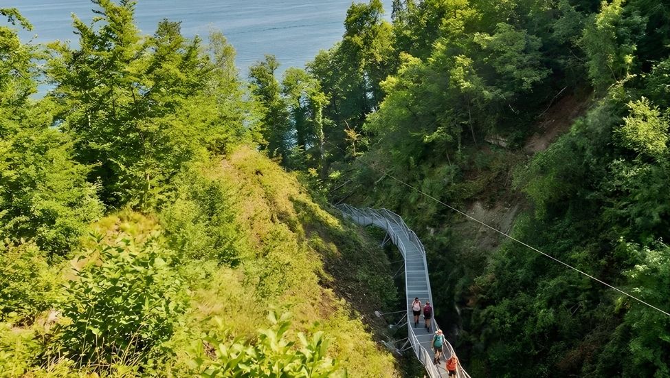 Panoramisch uitzicht over de Bodensee vanaf het eindpunt van de Marienschlucht bij Überlingen